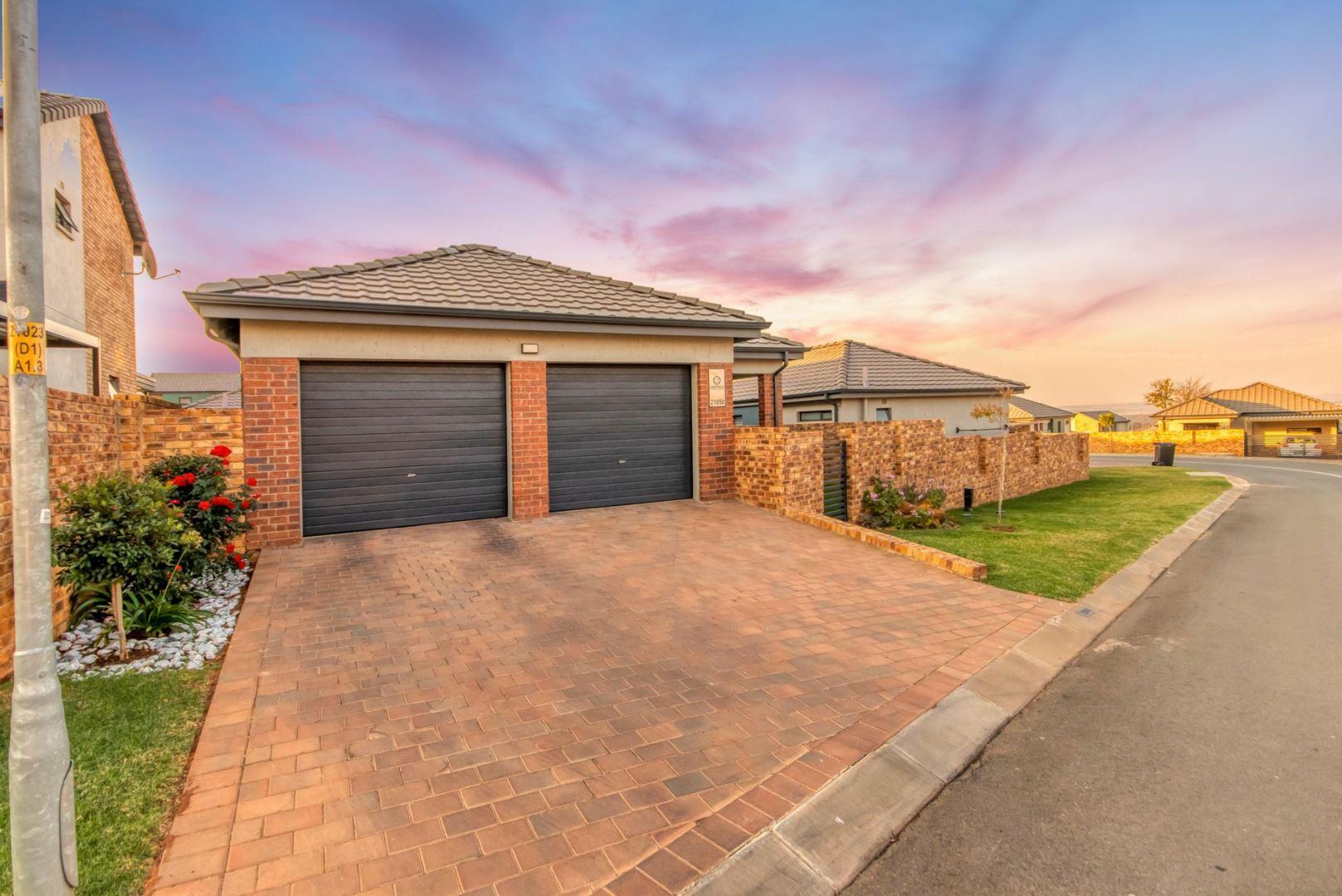 3 Bedroom House for sale in Lion Pride P24114520684