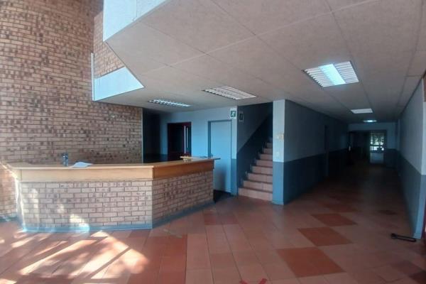 Introducing a prime commercial property located in the heart of Witbank Central, Witbank. This expansive 2716m2 office space offers a ...