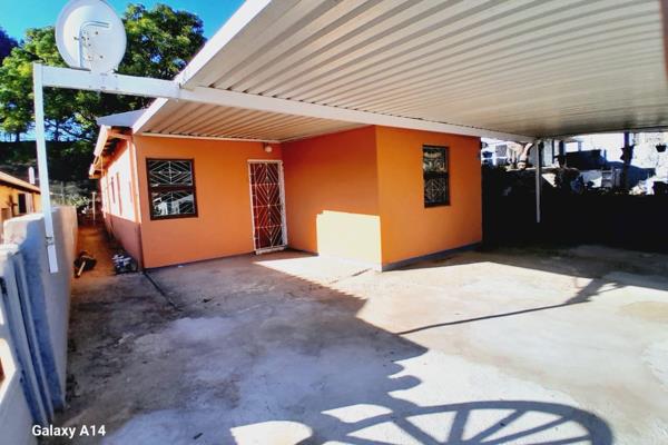 This Freestanding Property is situated on Road Level and is Fully Fenced.
The Property Has a Double Carport Accommodating 2 ...