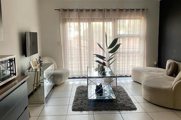 Stunning 2 Bedroom 2 bathroom apartment for rent in greenstone. 
A modern kitchen with ...