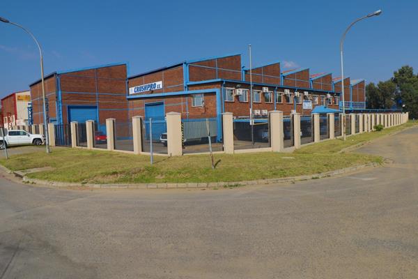 SOLID well maintained and versatile INDUSTRIAL building located  in Jupiter, Germiston - next to Gosforth Park Industrial Estate.
COME MAKE YOUR GROWTH AND SUCCESS HAPPEN HERE - Ready for a new owner 

AREAS -1648m2,  Office ...