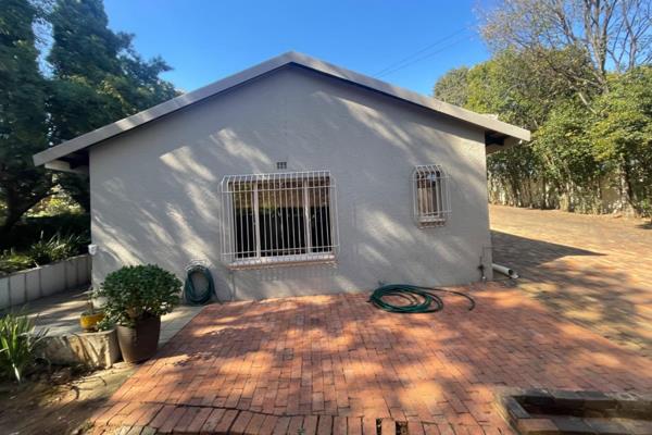 Bryanston East Prime stand . There is a cottage of 64 Square meters  that can be ...