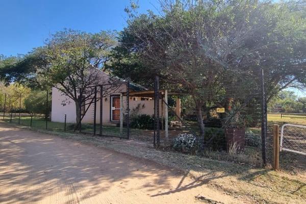 Two Bedroom Cottage for Rent in Rietfontein AH/ Muldersdrift

Bedrooms: Two
Bathroom: Bath and shower
Living Area: Open plan lounge and ...