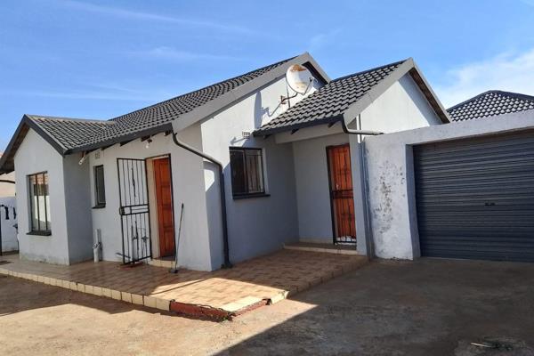 This property is situated in Protea Glen Ext 13. It has three bedrooms, the main bedroom ...