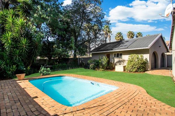 Offers from r1750000...

This lovely home has all the space you need, and has two outside storerooms that could be converted into a ...