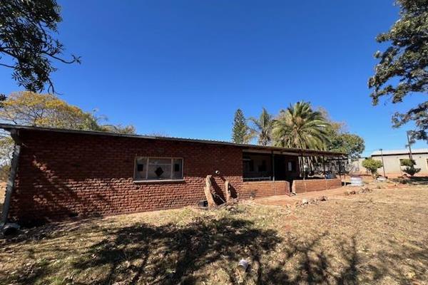 With a bit of &quot;love&quot; this will become a masterpiece.

Smallholding situated a mere 10km from Polokwane CBD. There are 3 ...