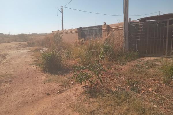 This vacant land offers you 285 square meters 
This land is including water electricity and title deed all are inclusive 
All ...