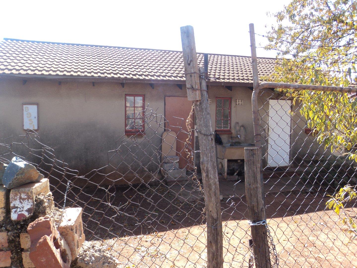 3 Bedroom House for sale in Lenasia Ext 10 P24114524656