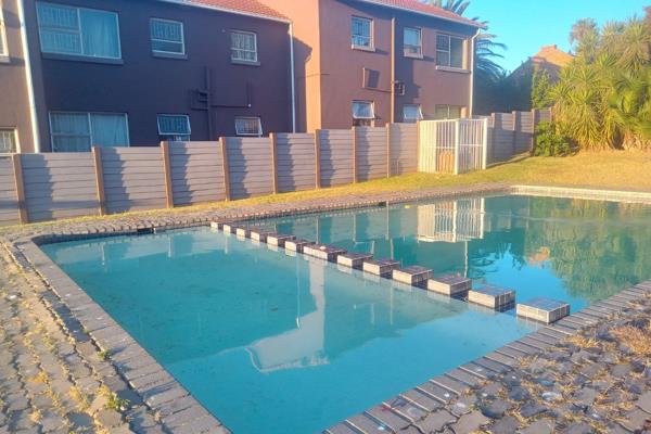 This 2 bedroom spacious unit is available immediately in a well-sought-after security complex of Vorna Valley in Midrand. 

The unit ...