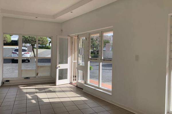 72 m&#178; Retail premises to rent at Victoria Mall in Hout Bay. The store offers a ...