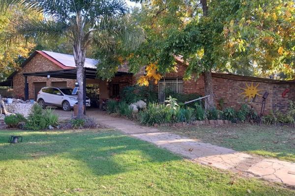 2,6 ha Smallholding in the Raslouw area of Centurion.
The main house consists of 4 Bedrooms two bathrooms and a quest toilet very roomy ...