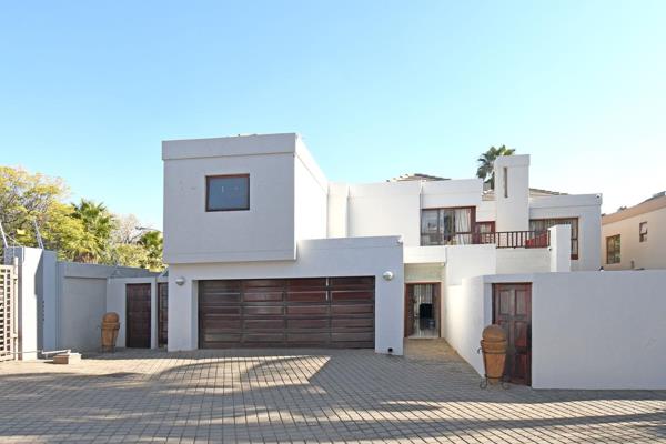 Asking R2 999 000. Discover this stunning 3 bedroom cluster home with 2,5 bathrooms, offering spacious and luxurious living.  The ...