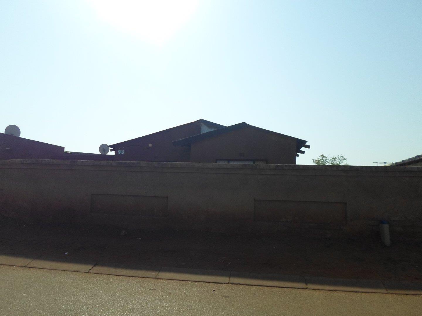 1 Bedroom House for sale in Tokoza Ext 2 P24109108018