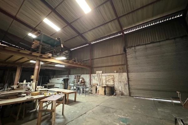 Spacious, well maintained freestanding industrial facility measuring 966m&#178; offering ...