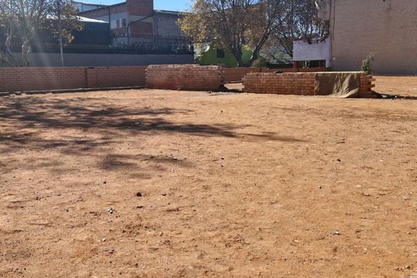 This vacant patch of land is walled and measures 1,000sqm available for sale at R2.5 million excluding VAT. There&#39;s another vacant ...