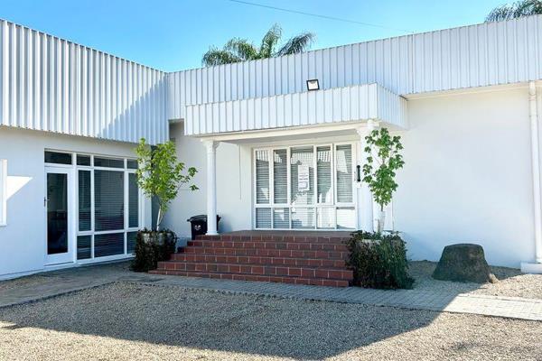 Commercial Property to Rent in Citrusdal
142 m&#178;

Rent: R14 000.00 per month excluding water, electricity and refuge,  Deposit R21 ...