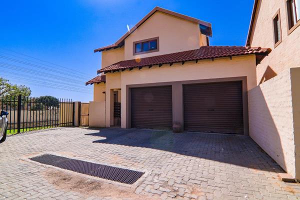 A three bedroom corner stand duplex home for rental in Noordwyk.  The complex provides a convenient exit to Olifantsfonetein Road and ...