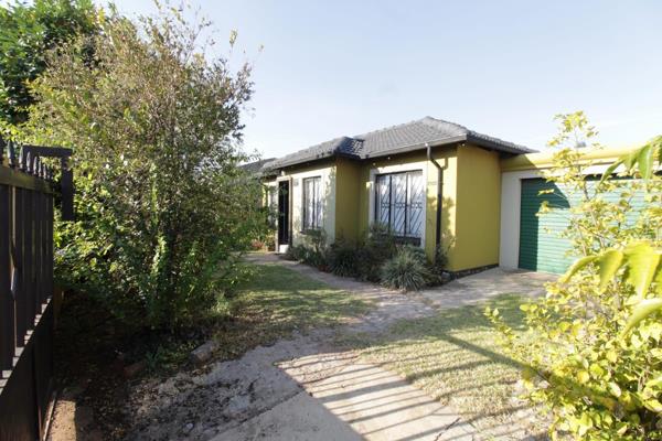 This house is situated in Riverlea extension 3. 

It offers 3 bedrooms, 1 full bathroom, fully fitted kitchen and lounge. It is a ...
