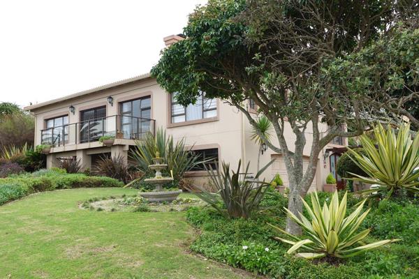 This spacious family home is situated within walking distance to the beach in Tergniet ...