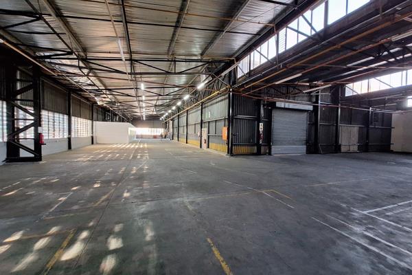 This 1152 sqm light industrial warehouse is located in a safe and secure complex. The complex has 24 hour security and is fully fenced. ...