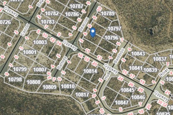 Vacant plot offers you 281m2
Minimum size of house is 120 square meters (excluding garage)
Height restriction: 8m
No building deadline ...