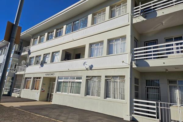 This spacious one-bedroom apartment is located close to Paarl Boys Primary, La Rochelle ...