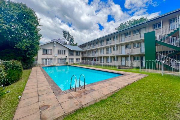 This unit is positioned within a popular complex that offers a communal swimming pool and remote access. 

The living area comprise ...