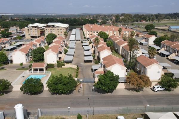 Situated just across from Medi Clinic Hospital and only 1.2 km from NWU Potchefstroom Campus, this lovely 3-bedroom apartment offers ...