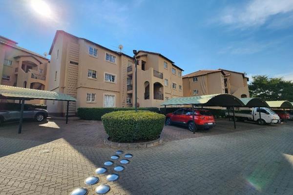 This lovely sunny upper level large apartment, is all a discerning family is looking for.
The living areas are open plan, with a large ...