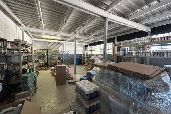 Exceptional 380m&#178; Warehouse for Sale in Maxmead
Property Overview:
Presenting a superb opportunity to acquire a 380m&#178; ...