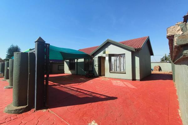 3 bedroom house for rental.

Available immediately, this house is situated in Ga Rankuwa, close to shopping malls and shopping ...