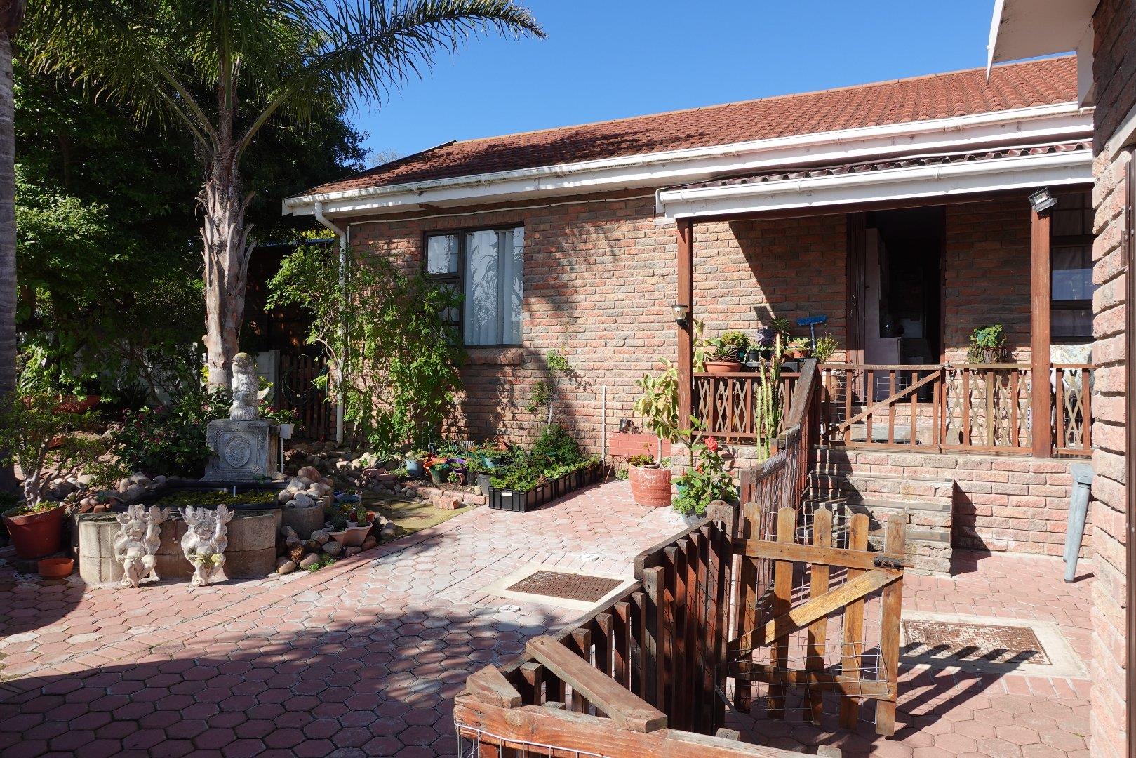 5 Bedroom House for sale in Fraaiuitsig 4 Rika Close P24114534624