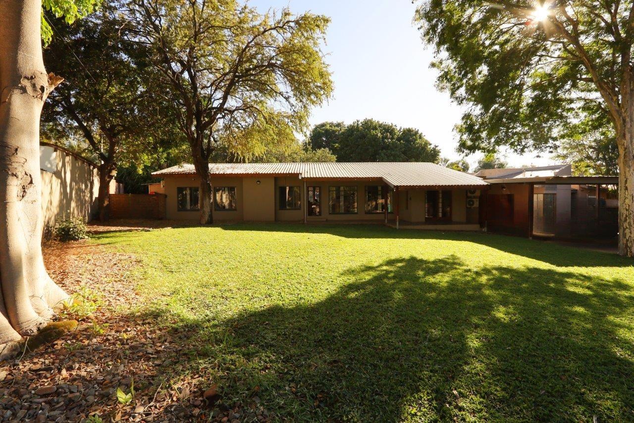 4 Bedroom House for sale in Hoedspruit - P24-114535389