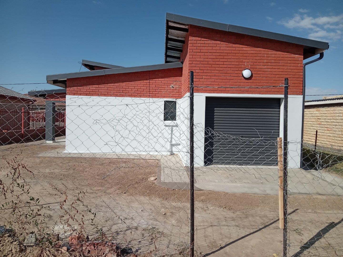 3 Bedroom House for sale in Thaba Nchu - P24-114535621