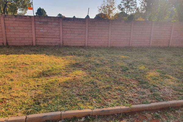 Fully walled 4200sqm vacant stand for sale, in the heart of Henley On Klip.

This is a stunning piece of vacant land that is gated ...