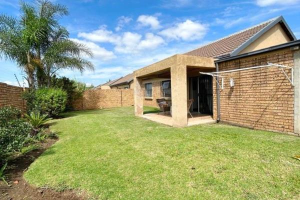 Value for money...
This simplex is situated in Ouklipmuur avenue, close to the Grove Mall, various shopping centres and access ...