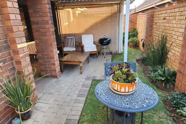 Spacious Face-brick, pet friendly simplex in an over 50&#39;s Lifestyle Estate

Offering a sunny tiled open plan lounge and ...