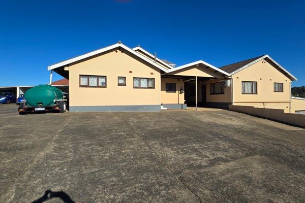 Exceptionally large house with dual views. The two rooms on the second floor feature a balcony with a distant ocean view. The main room ...