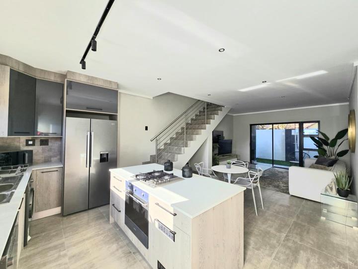 3 Bedroom Townhouse for sale in Rynfield - P24-114539981