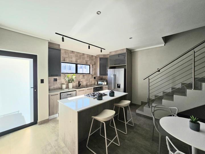 3 Bedroom Townhouse for sale in Rynfield - P24-114539981