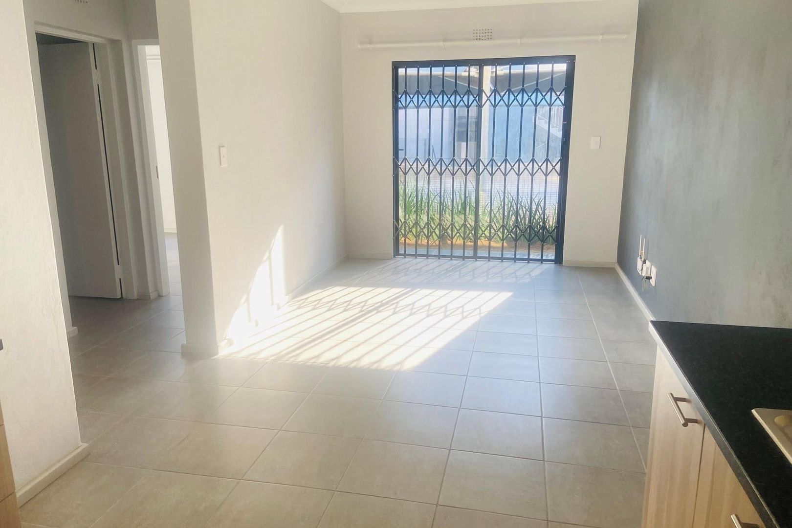 2 Bedroom Apartment / Flat To Rent In Athlone Park - P24-114540476