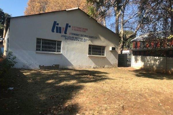 Well situated 660m2 corner property with business rights in a convenient ...