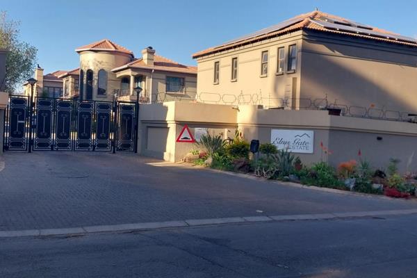 Rare find!

 Situated in a 24 hour secure gated road in Elma Park and within a secure cluster Estate.
 This delightful ...