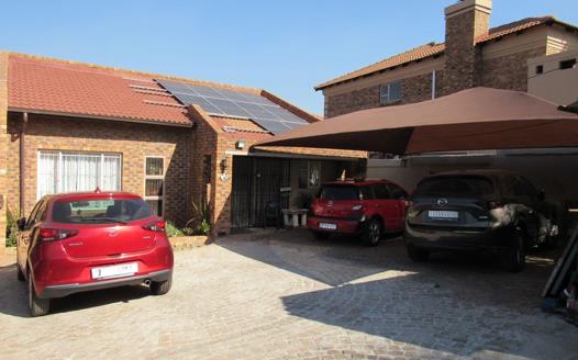 3 Bedroom House for sale in Glen Marais