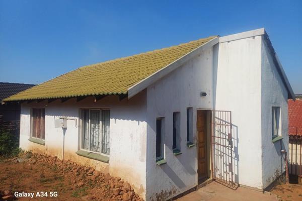 This property needs your tender loving care which will turn it into a home. It consists of 2 bedrooms, kitchen, lounge and a bathroom. ...