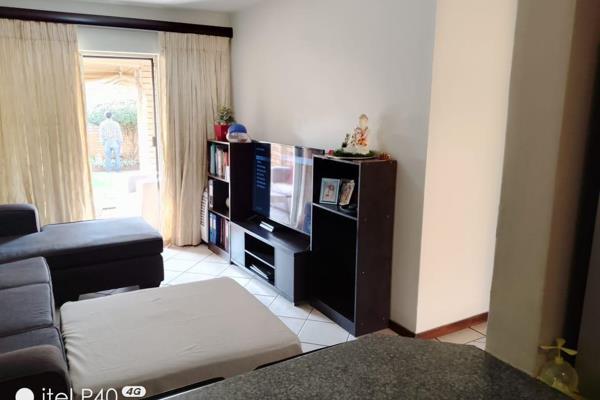 Neat 2 bedrooms ground floor apartment, in Sandstone Estate. Kitchen with ample cupboard space, and the dining areas lead into a ...