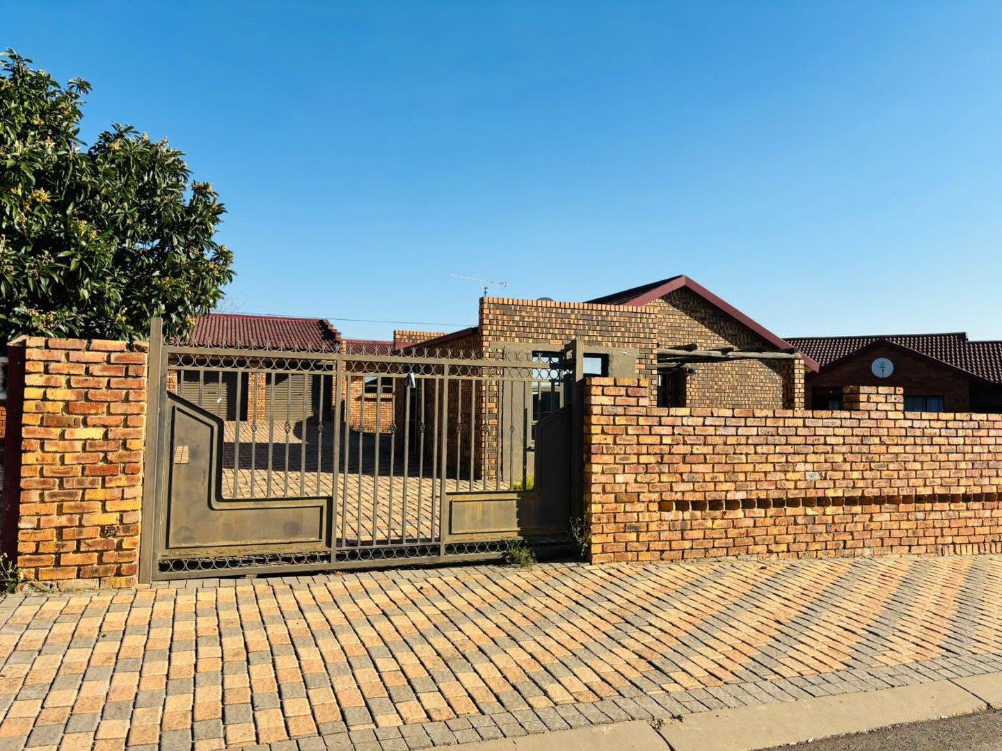 3 Bedroom House for sale in Ekangala P24114543107