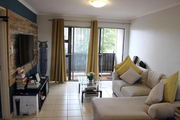 This quaint one bedroom apartment is situated in the central suburb of Southfield, Cape ...