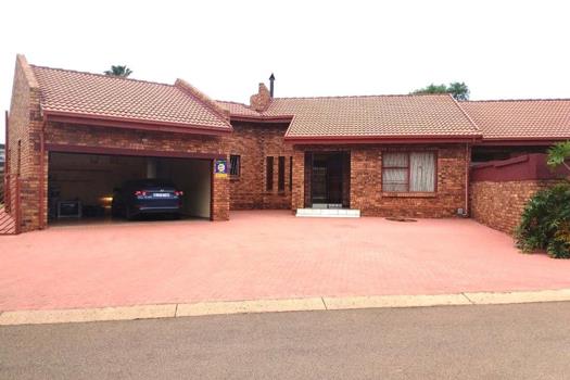 4 Bedroom House for sale in Sunward Park