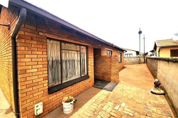 House For Sale In Tokoza Ext 1.

Beautiful house for sale on market 307m2, This property offers 3bedrooms with built in cupboards, 1 ...